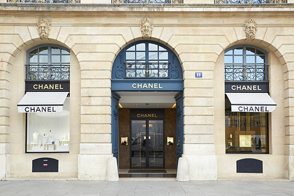 Entrée d'une boutique Chanel (Istock)