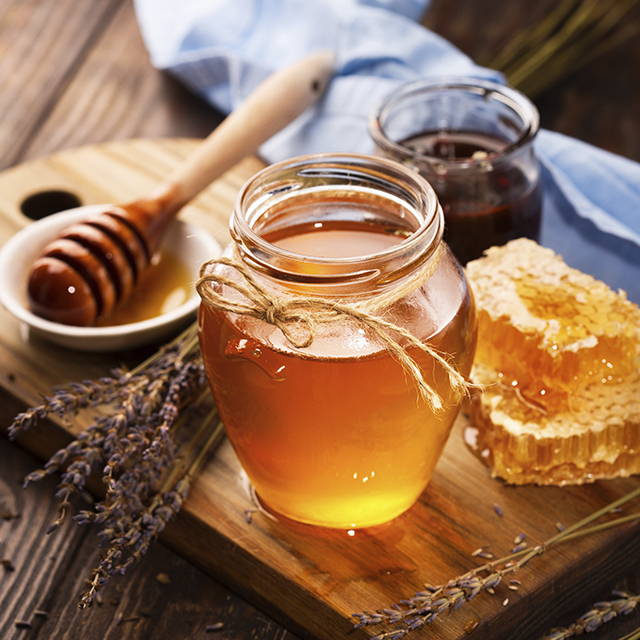 Remède naturel contre l'acné : le miel (Istock)