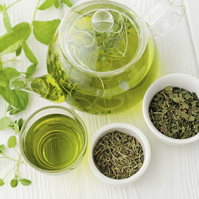 Remède naturel contre l'acné : le thé vert (Istock)
